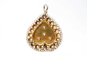 A ruby and white sapphire brooch/pendant in 22 carat yellow gold - 3