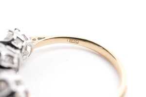 A diamond trilogy ring in 18 carat yellow and white gold - 5