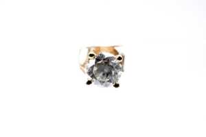 A pair of diamond stud earrings in 18 carat yellow gold - 2