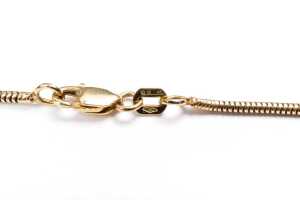 A diamond pendant and necklace in 18 carat yellow and white gold - 4