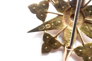 An antique seed pearl star brooch in 15 carat yellow gold - 5