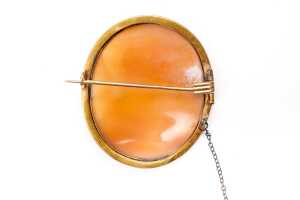 An antique cameo brooch in 15 carat yellow gold - 3