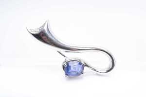 A Ceylon sapphire and diamond brooch in 18 carat white gold