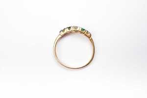An emerald and diamond ring in 18 carat yellow gold - 4