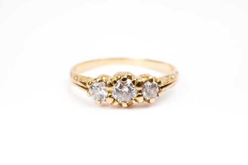 A diamond trilogy ring in 18 carat yellow gold