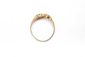 A diamond trilogy ring in 18 carat yellow gold - 4