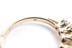 A diamond ring in 14 carat yellow gold - 5