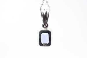 A tanzanite pendant and earring set in 18 carat white gold - 3