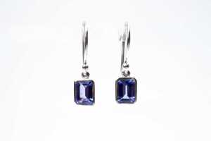 A tanzanite pendant and earring set in 18 carat white gold - 4