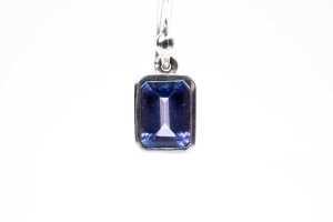 A tanzanite pendant and earring set in 18 carat white gold - 5