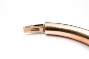 An antique hinged bangle in 15 carat yellow gold - 4