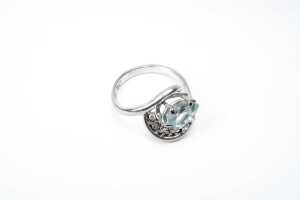 An aquamarine and diamond ring in 18 carat white gold