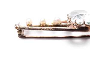 An antique aquamarine and pearl brooch in 9 carat yellow gold - 3