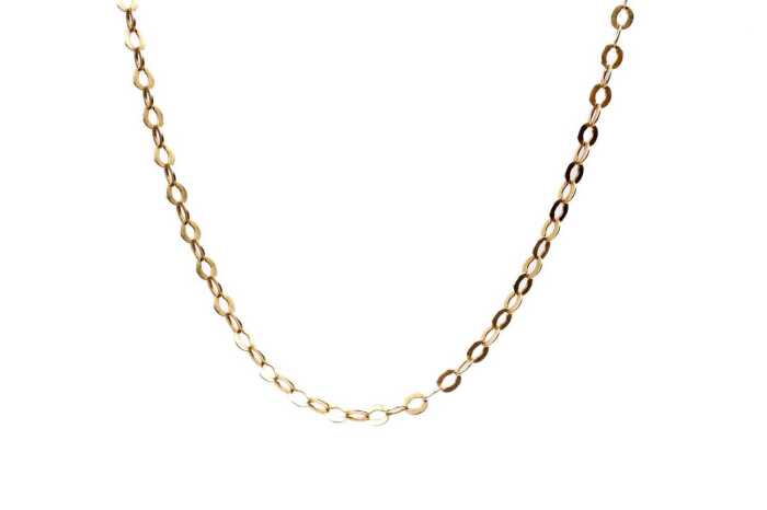 An Italian oval trace link necklace in 18 carat yellow gold
