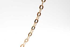 An Italian oval trace link necklace in 18 carat yellow gold - 2