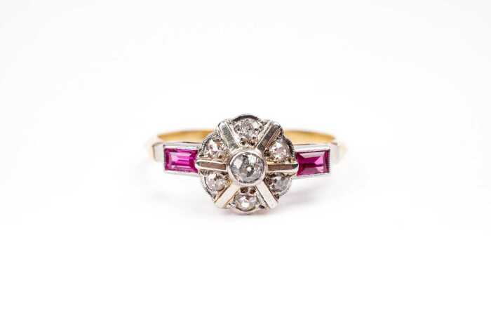 An Art Deco diamond and ruby ring in 18 carat yellow gold