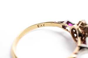 An Art Deco diamond and ruby ring in 18 carat yellow gold - 5