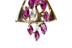 A ruby and diamond pendant 14 carat yellow gold - 2