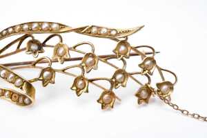 An antique seed pearl brooch in 15 carat yellow gold - 2