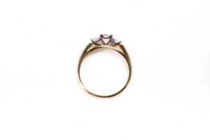 A diamond trilogy ring in 18 carat yellow gold - 4