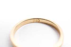 A wedding band in 18 carat yellow gold - 4