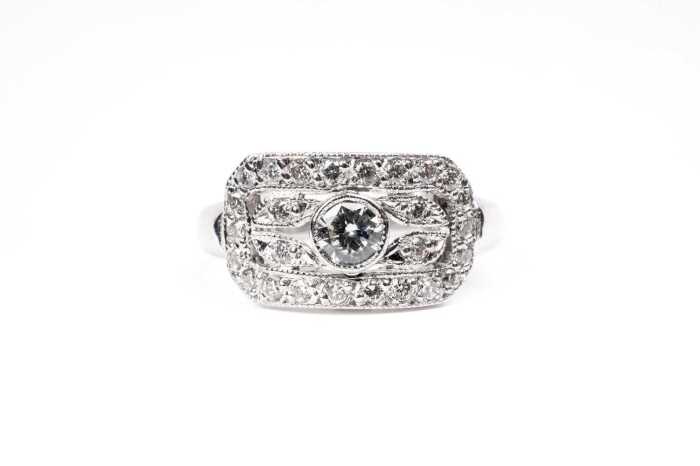 A diamond ring in 18 carat white gold
