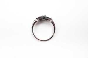 A diamond ring in 18 carat white gold - 4