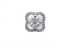 A pair of diamond earrings in 18 carat white gold - 2