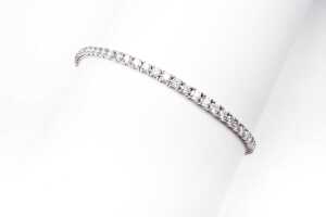 A diamond bolo bracelet in 14 carat white gold