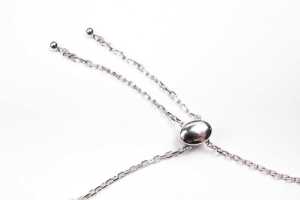 A diamond bolo bracelet in 14 carat white gold - 4