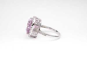 A kunzite and diamond ring in 14 carat white gold - 3