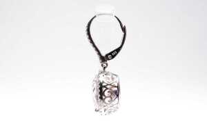 A pair of kunzite and diamond earrings in 14 carat white gold - 3