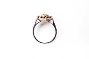 A sapphire and diamond ring in 14 carat yellow and white gold - 4