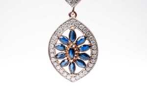 A pair of sapphire and diamond earrings in 14 carat rose gold - 2