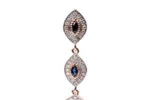 A pair of sapphire and diamond earrings in 14 carat rose gold - 3