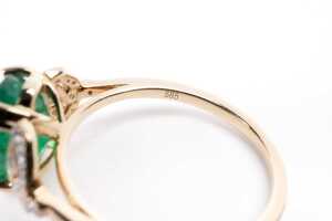 An emerald and diamond ring in 14 carat yellow gold - 5