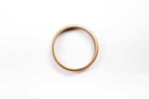 A grooved wedding band in 18 carat yellow gold - 3