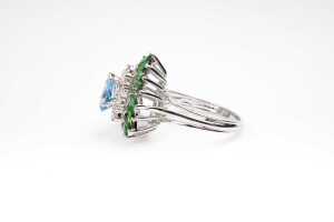 A aquamarine, tsavorite garnet and diamond ring in 14 carat white gold - 3
