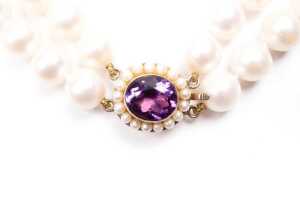 A double strand of pearls to a amethyst and pearl clasp in 9 carat yellow gold - 2