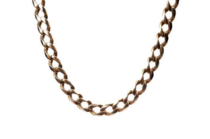 A curb link necklace in 9 carat yellow gold