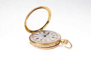 A Victorian open face pocket watch in 18 carat yellow gold - 3