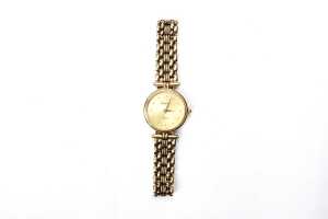 A Geneve quartz watch in 14 carat yellow gold.