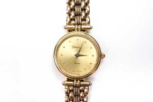 A Geneve quartz watch in 14 carat yellow gold. - 2