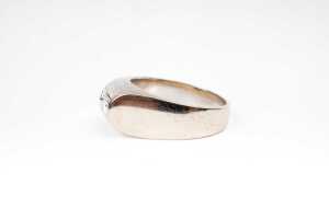 A diamond ring in 18 carat white gold - 3