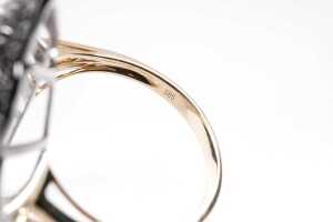 A diamond ring in 14 carat yellow and white gold - 4