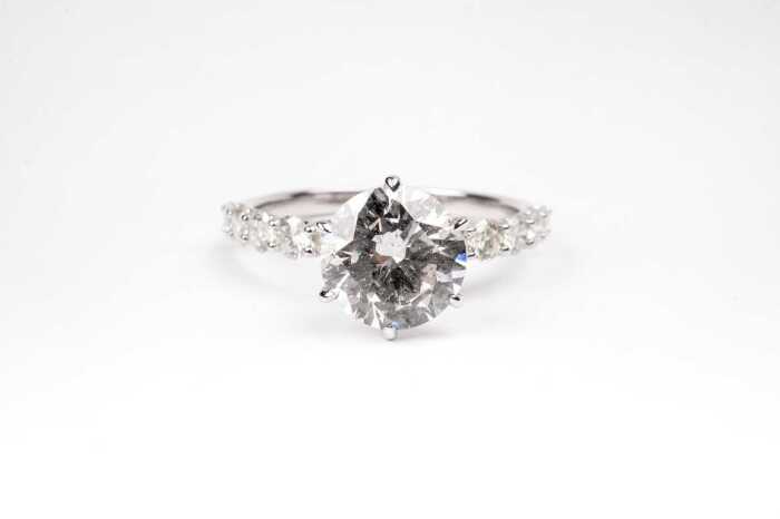 A diamond ring in 18 carat white gold