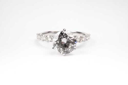 A diamond ring in 18 carat white gold