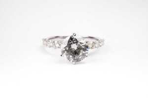 A diamond ring in 18 carat white gold