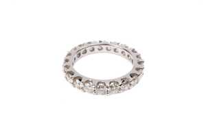 A fully set diamond band in 14 carat white gold - 2