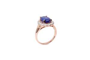 A tanzanite and diamond ring in 14 carat rose gold - 2
